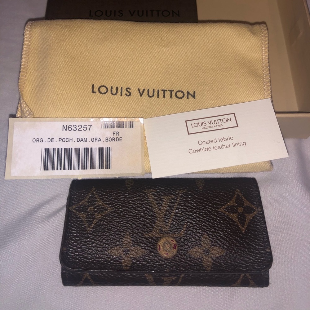 Authentic Louis Vuitton 4 key holder
